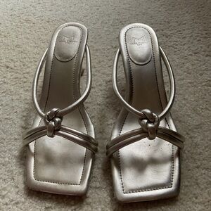 Marc Fisher LTD Mettalic Silver Knot-Detail kitten heel